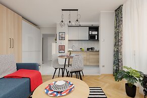 Stylish Apartment in Żoliborz by Renters