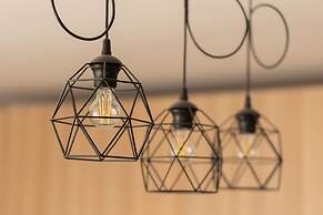 Stylish Apartment in Żoliborz by Renters