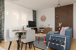 Stylish Apartment in Żoliborz by Renters
