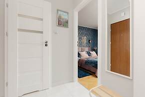 Stylish Apartment in Żoliborz by Renters
