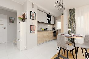 Stylish Apartment in Żoliborz by Renters