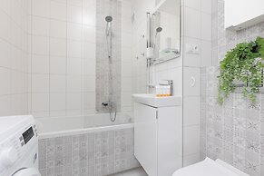 Stylish Apartment in Żoliborz by Renters