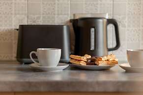 Stylish Apartment in Żoliborz by Renters