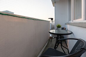 Stylish Apartment in Żoliborz by Renters