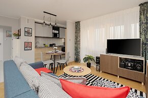 Stylish Apartment in Żoliborz by Renters