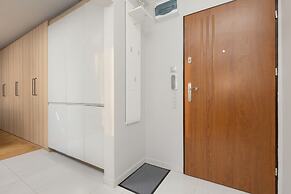 Stylish Apartment in Żoliborz by Renters