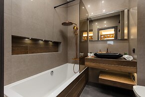 Deep Green Apartment by Renters