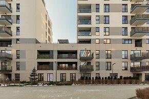 Deep Green Apartment by Renters