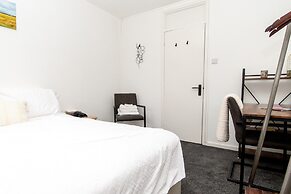 Stunning 1-bed Entire Apartment in Teddington