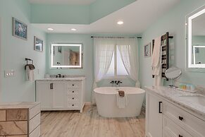 Palm Desert Retreat: Pool Access & On-site Golf!