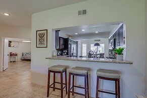 Palm Desert Retreat: Pool Access & On-site Golf!