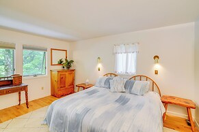 Great Barrington Lakeside Getaway w/ Kayak & Grill