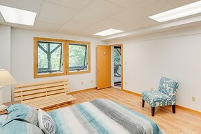 Great Barrington Lakeside Getaway w/ Kayak & Grill