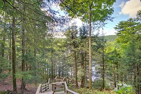 Great Barrington Lakeside Getaway w/ Kayak & Grill