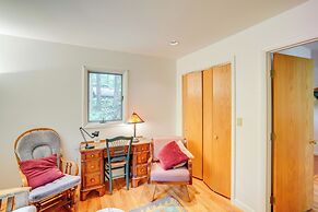 Great Barrington Lakeside Getaway w/ Kayak & Grill