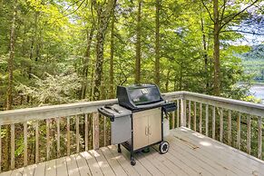 Great Barrington Lakeside Getaway w/ Kayak & Grill