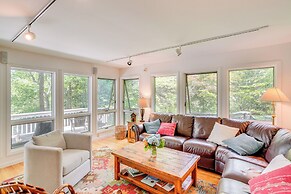 Great Barrington Lakeside Getaway w/ Kayak & Grill