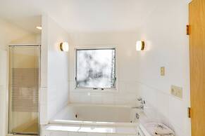 Great Barrington Lakeside Getaway w/ Kayak & Grill