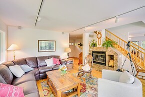 Great Barrington Lakeside Getaway w/ Kayak & Grill