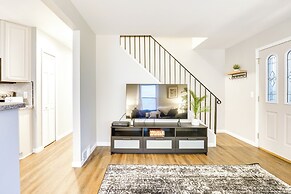 Wfh-friendly Home in Dearborn: Dogs Welcome!