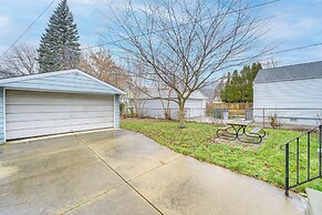 Wfh-friendly Home in Dearborn: Dogs Welcome!