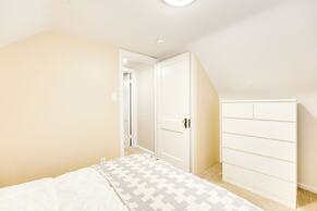 Wfh-friendly Home in Dearborn: Dogs Welcome!