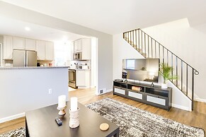 Wfh-friendly Home in Dearborn: Dogs Welcome!