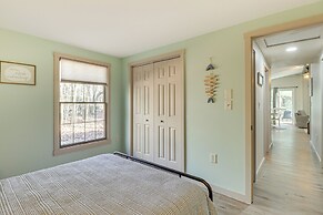 1/2 Mi to Bear Creek Lake: Gem w/ Fire Pit!