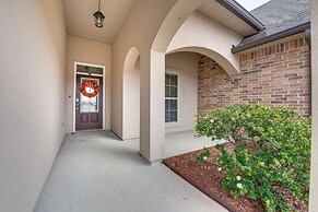 Spacious Zachary Home: 12 Mi to Baton Rouge!