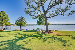 Van Vacation Retreat w/ Private 300-acre Lake!