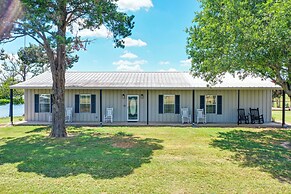 Van Vacation Retreat w/ Private 300-acre Lake!