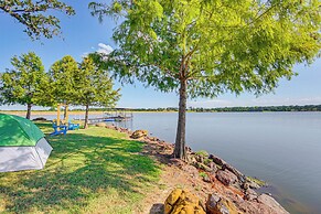 Van Vacation Retreat w/ Private 300-acre Lake!