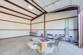 Van Vacation Retreat w/ Private 300-acre Lake!