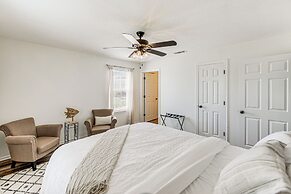 Van Vacation Retreat w/ Private 300-acre Lake!