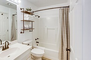 Van Vacation Retreat w/ Private 300-acre Lake!