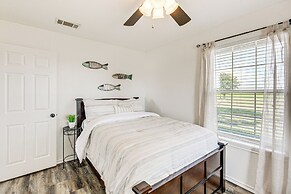 Van Vacation Retreat w/ Private 300-acre Lake!