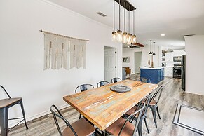 Van Vacation Retreat w/ Private 300-acre Lake!