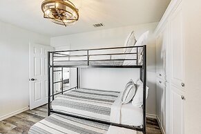 Van Vacation Retreat w/ Private 300-acre Lake!