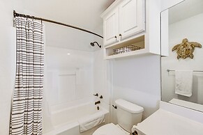 Van Vacation Retreat w/ Private 300-acre Lake!