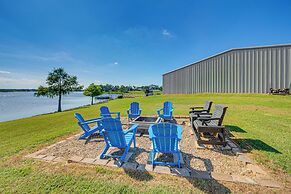 Van Vacation Retreat w/ Private 300-acre Lake!