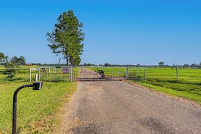 Van Vacation Retreat w/ Private 300-acre Lake!