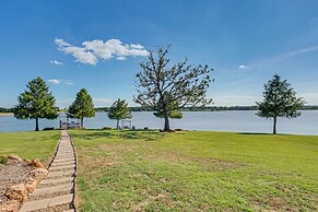 Van Vacation Retreat w/ Private 300-acre Lake!