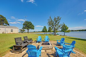 Van Vacation Retreat w/ Private 300-acre Lake!