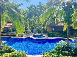 La Torre: Poolside Condo with Scenic Views by RedAwning