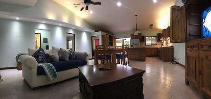 Casa Suenos: Iconic 4BR Home with Private Pool by RedAwning