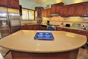 Casa Suenos: Iconic 4BR Home with Private Pool by RedAwning