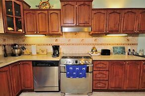 Casa Suenos: Iconic 4BR Home with Private Pool by RedAwning