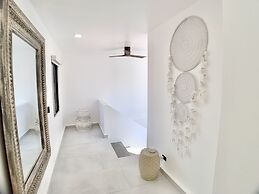 Modern Beachfront Paradise - Hermosa Palms 8 by RedAwning