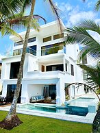 Modern Beachfront Paradise - Hermosa Palms 8 by RedAwning