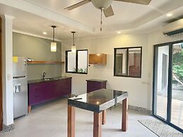 Villa Arenas: Private Pool & Easy Beach Access in Jaco by RedAwning
